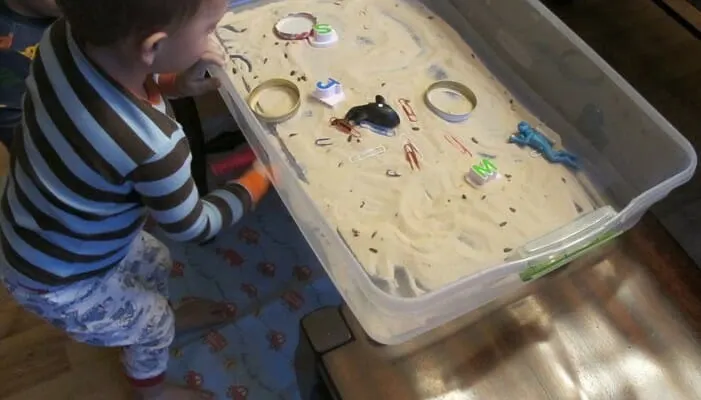 DIY-Magnetic-Sand-Table-e1407039078162