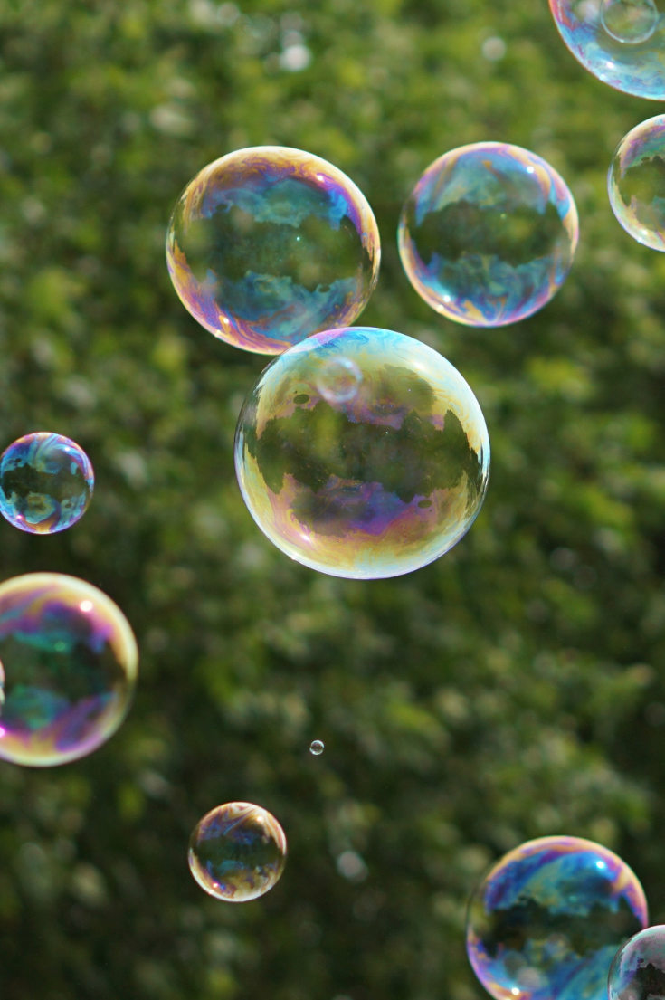 Bubbles-floating-in-the-air