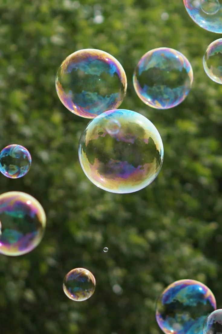 Bubbles-floating-in-the-air