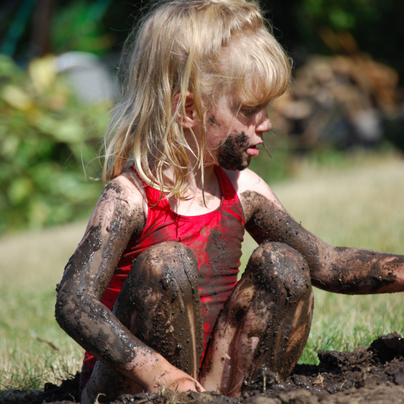Toddlers-playing-in-the-mud