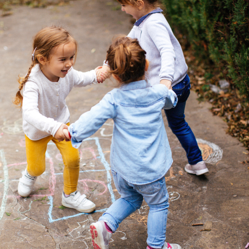 Toddlers-playing-with-chalk-outside