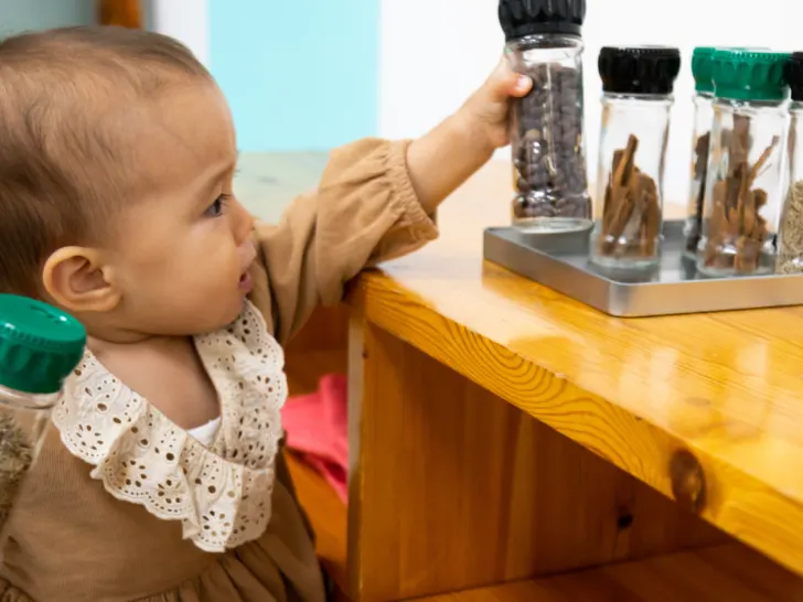 DIY Montessori Sensorial Smelling Bottle